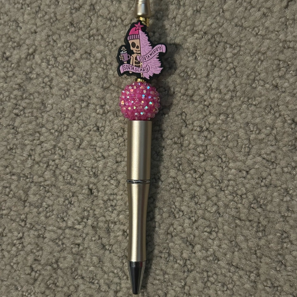 NWOT Sorta Merry, Sorta Scary Pink and Gold Beaded Pen